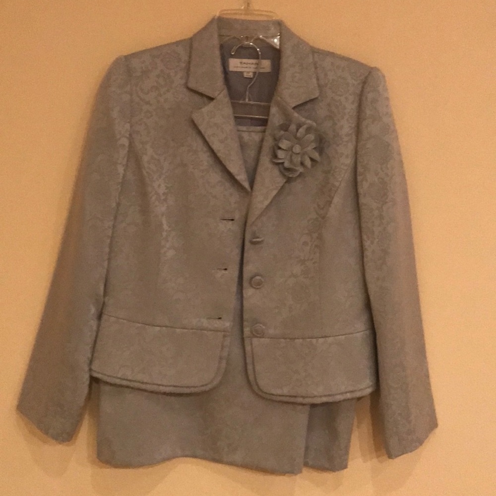 Tahari women’s 2 piece suit